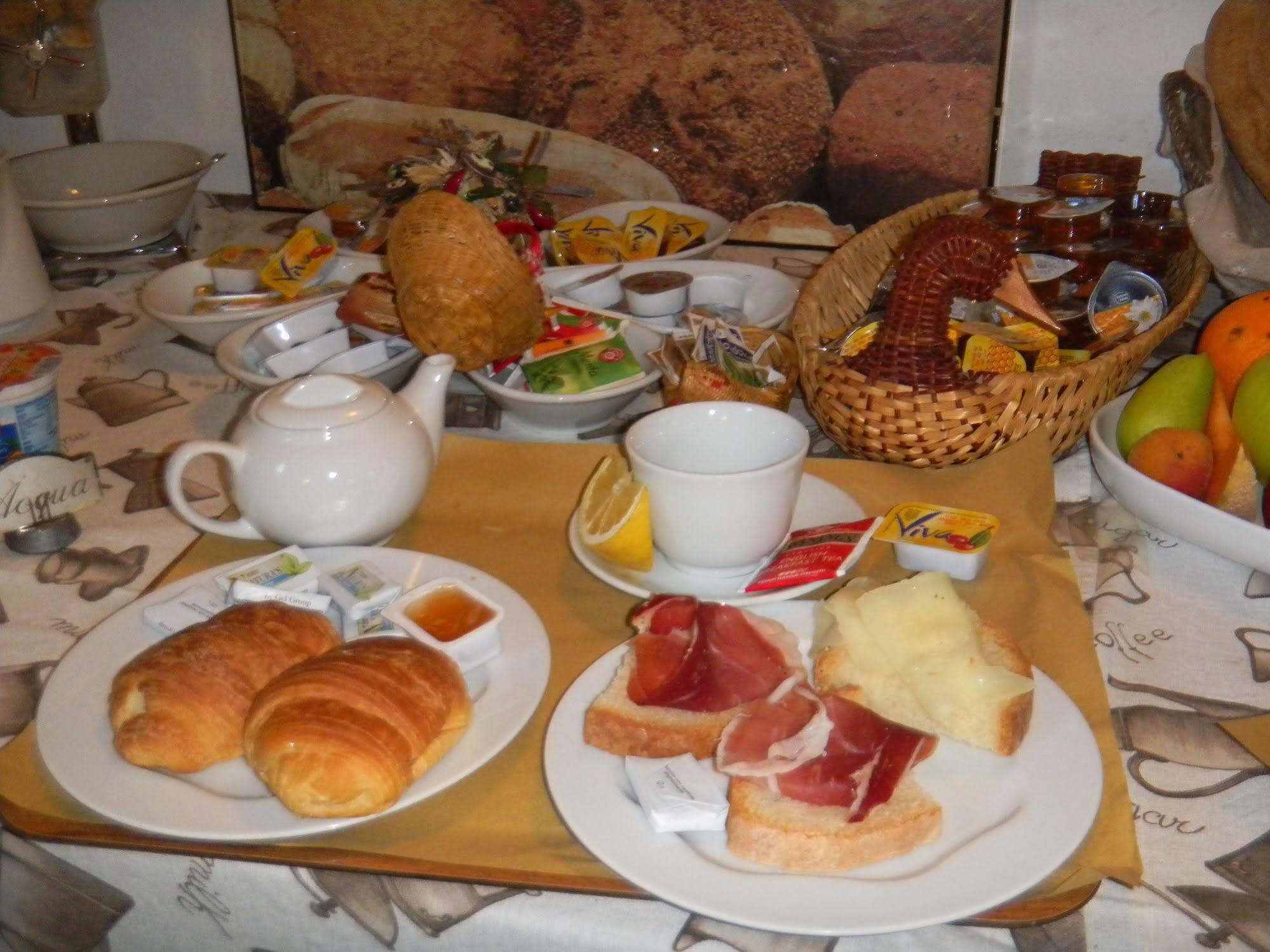 מונטיצ'יאנו Albergo Ristorante Da Vestro מראה חיצוני תמונה